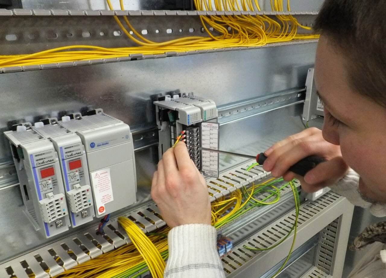 Lắp đặt tủ điện