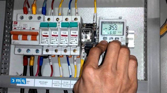 Tủ điện chiếu sáng timer
